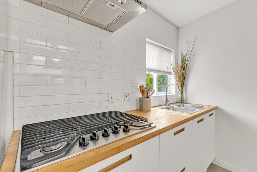 Building Photo - 718 Vernon Ave