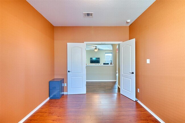 Building Photo - 505 Willow Walk Dr