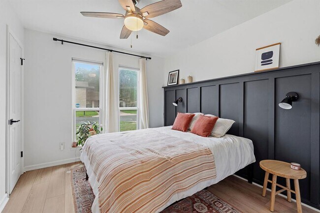 Building Photo - 5804 Brook Valley Dr