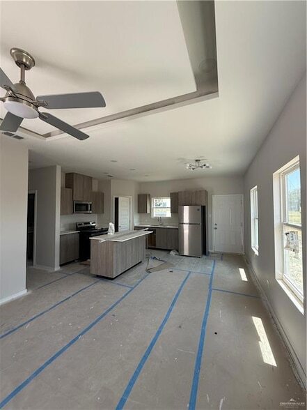 Building Photo - 402 N Alexandrite Ave