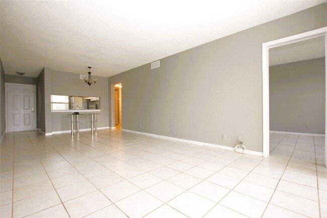 Building Photo - 217 Lake Pointe Dr