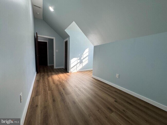 Building Photo - 208 Vineyard Rd