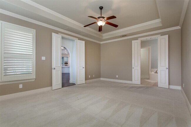 Building Photo - 921 Pine Burst Dr