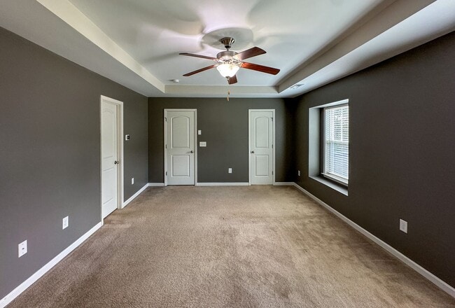 Building Photo - Gorgeous 3 Bed 2.5 Bath Plus Loft Home on ...