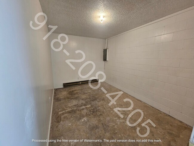 Building Photo - 1601 N Hills Blvd