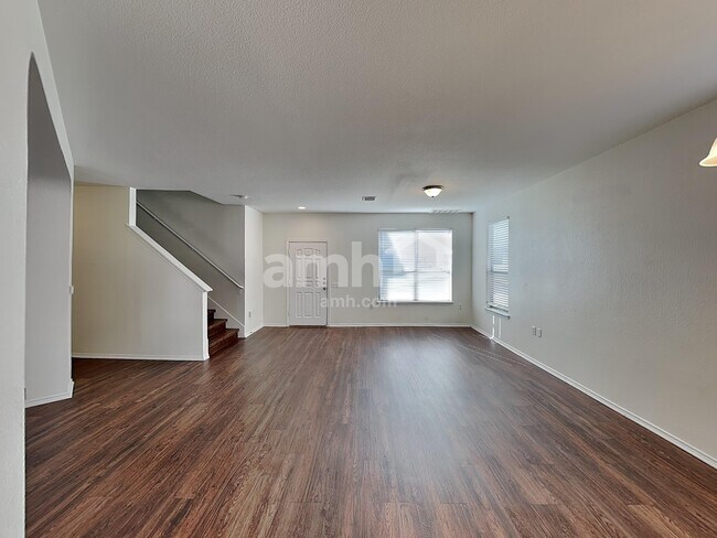 Building Photo - 6202 Roseborough Dr