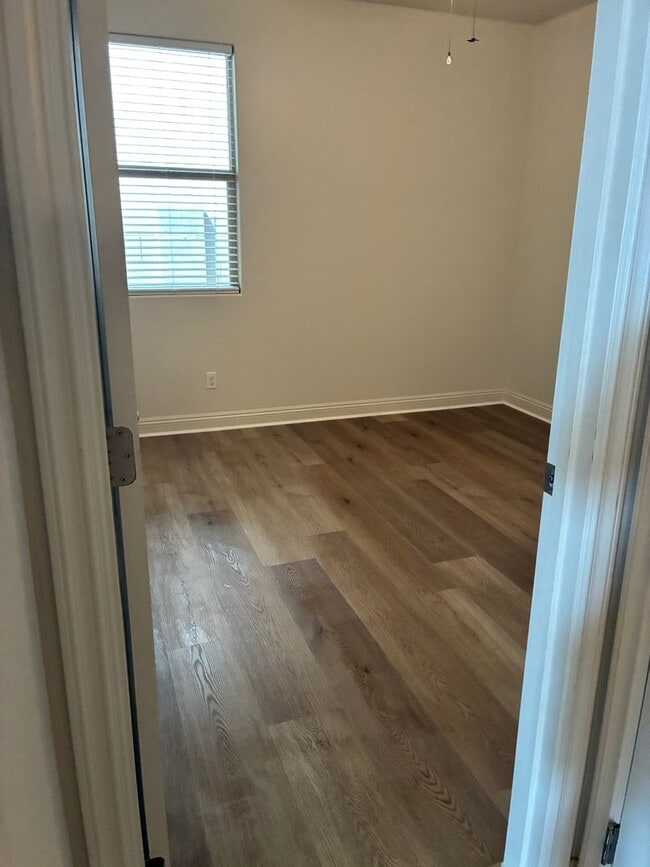 Building Photo - 18408 N Salerno Dr