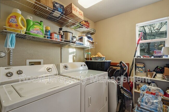 Building Photo - 1700 Gschwind Pl SW