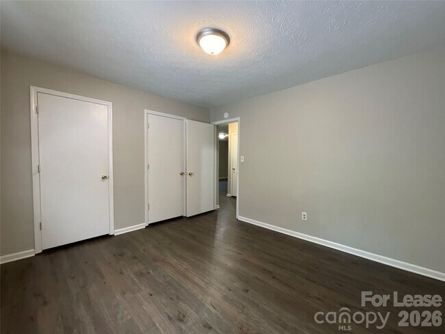 Building Photo - 304 Palm St