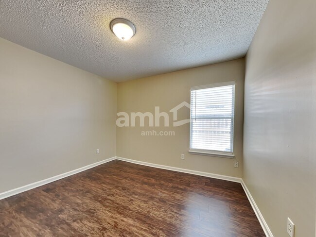 Building Photo - 530 Fallen Timbers Dr