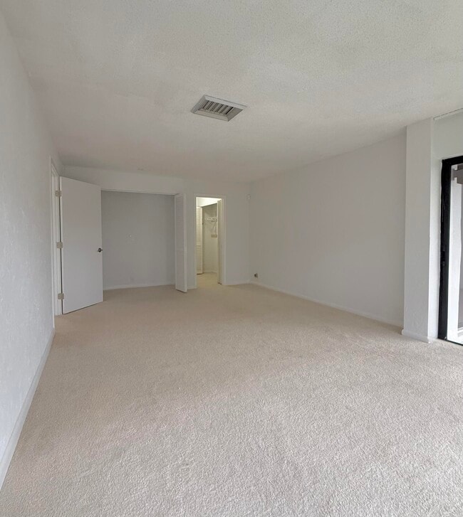 Building Photo - 1739 Embassy Dr