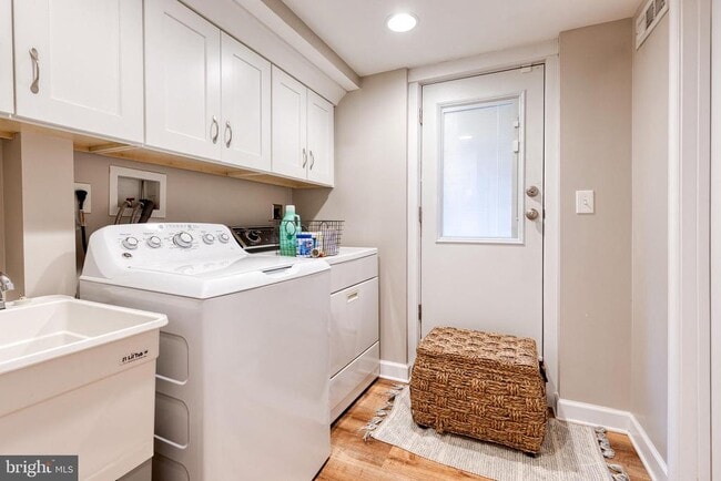 Building Photo - 39 Regester Ave