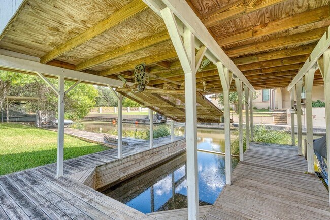 Building Photo - 303 Granite Shoals Ln