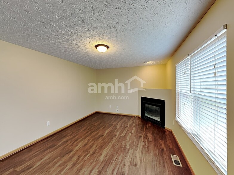 Building Photo - 8245 Crete Ln