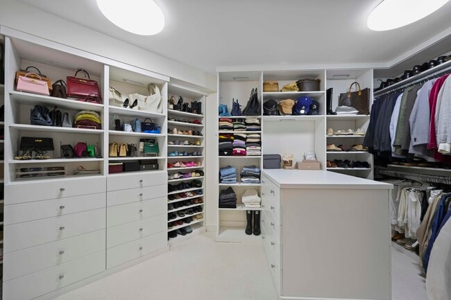 Building Photo - 3140 S Ocean Blvd