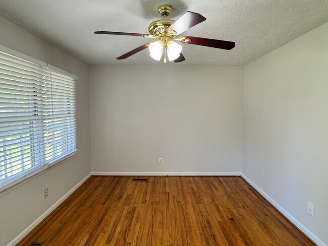 Building Photo - 4817 Hurley Dr