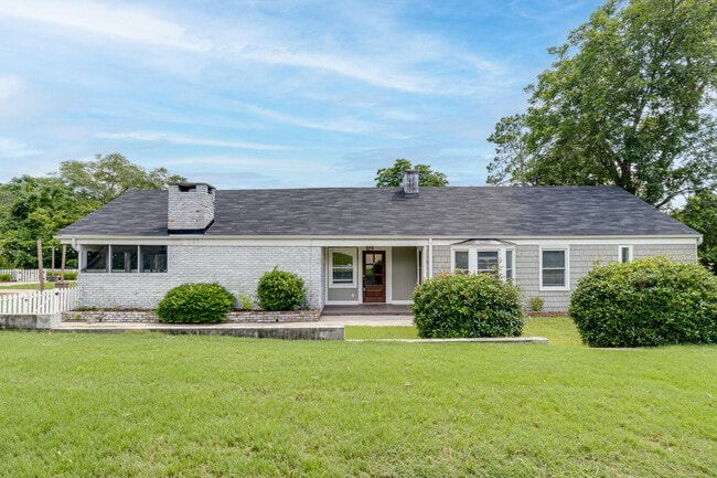 Primary Photo - 322 Jackson Ave