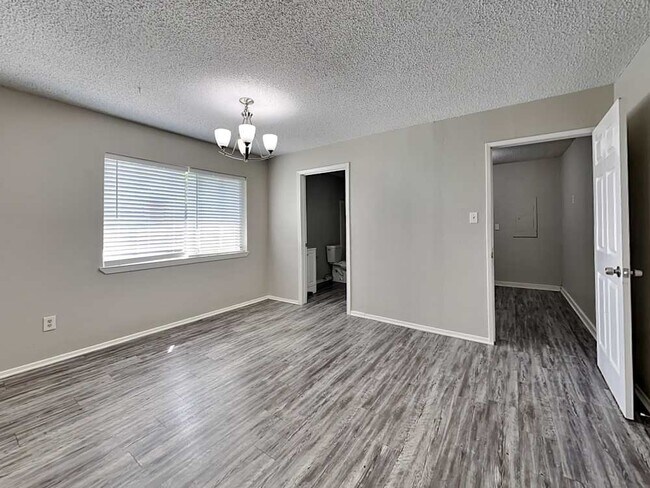 Building Photo - 3710 Midlothian Pl