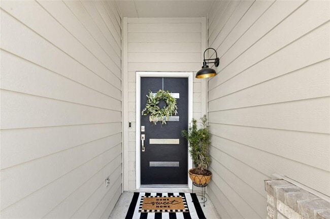 Building Photo - 2929 Greenbriar Rd