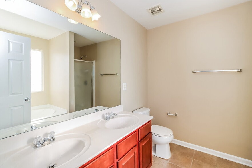 Building Photo - 1019 Yellow Bee Rd