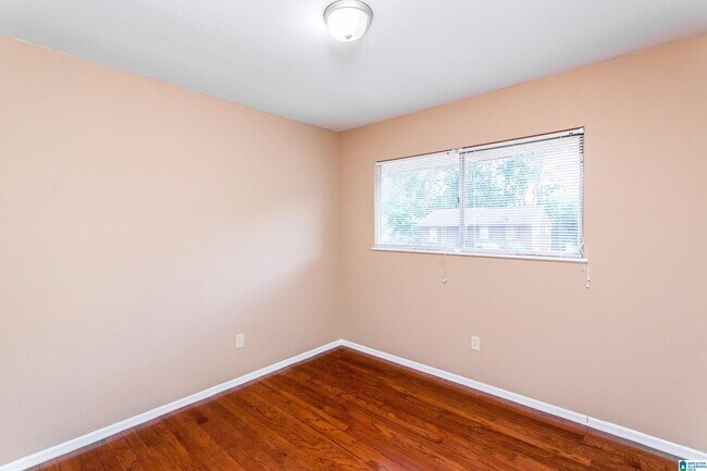 Building Photo - 1112 S Gale Dr