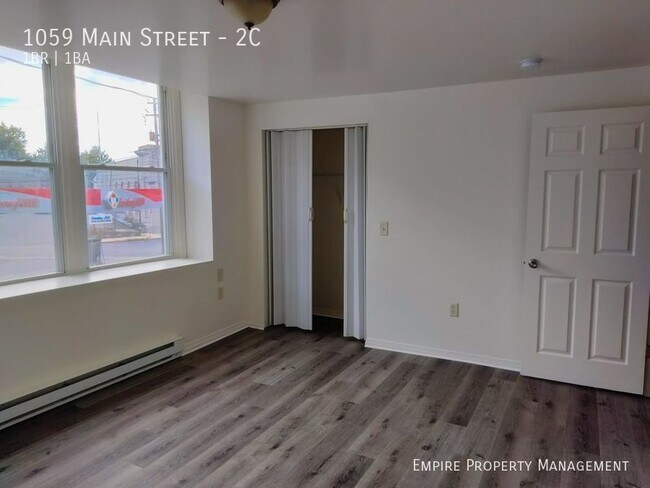 Building Photo - 2nd Floor: 1 Bedroom / 1 Bathroom Apartmen...