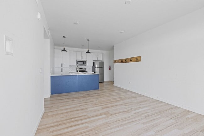 Building Photo - 311 E Lorene St