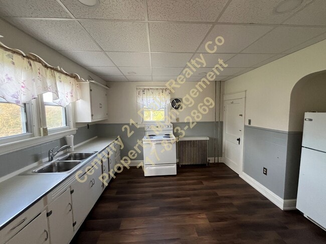 Building Photo - 3 BR Cape Cod in Eastern School District R...