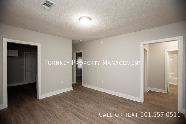 Building Photo - 1415 S Cedar St