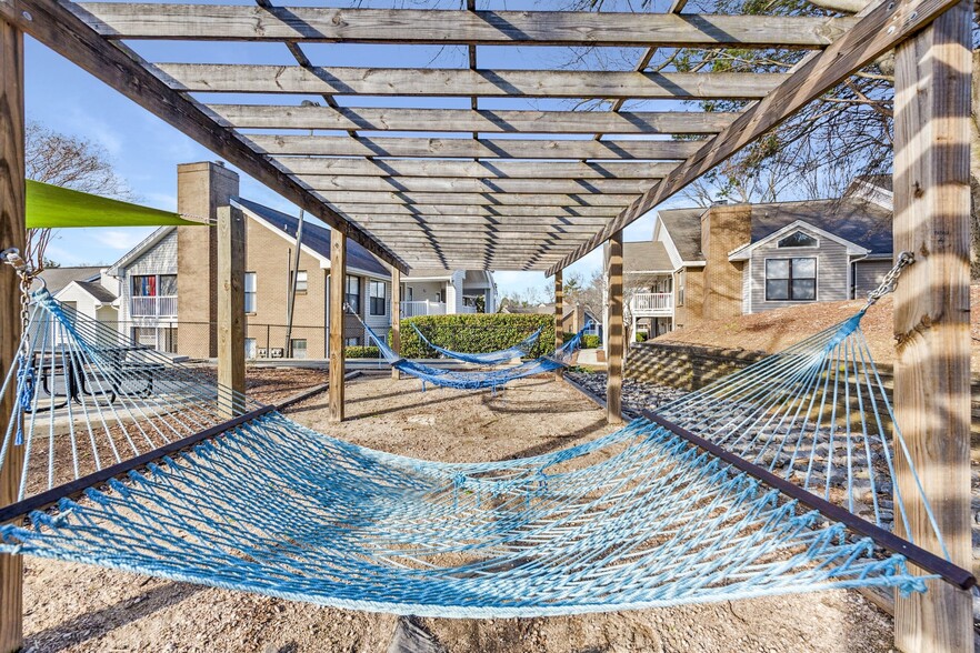 Building Photo - The Brook NC