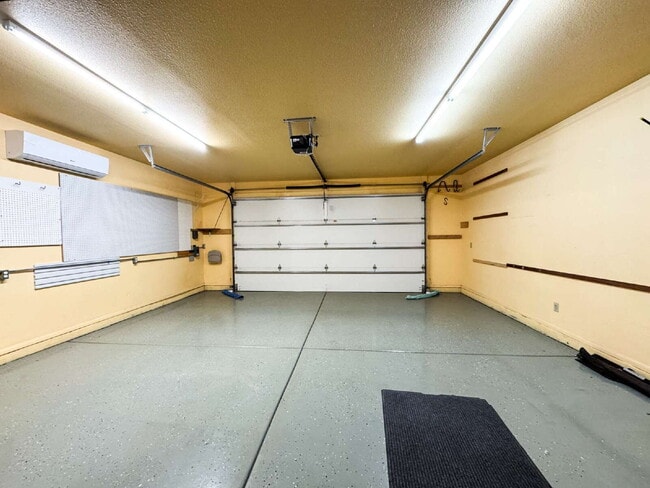 Building Photo - “Well Maintained 2-Bedroom, 2-Bathroom Home in Foothills”