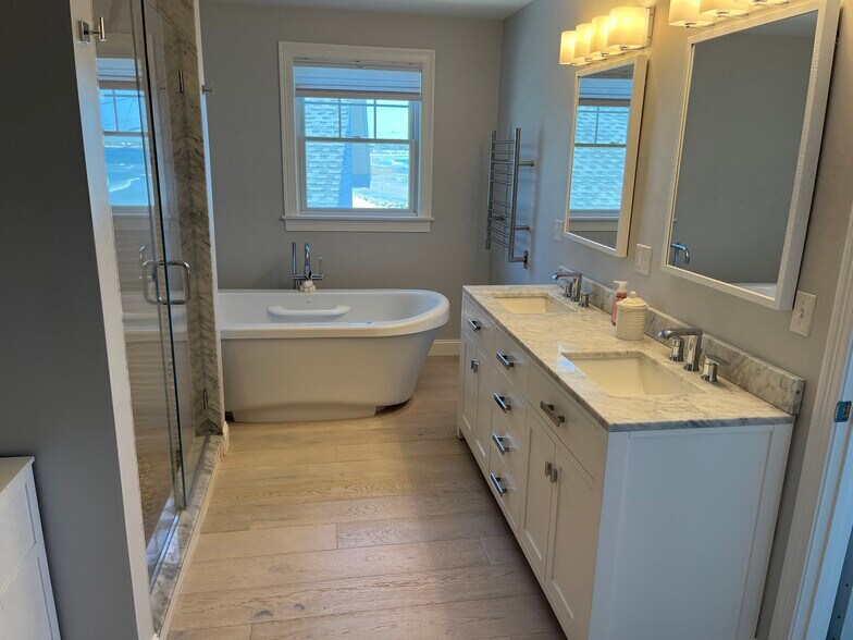 Building Photo - 2 1/2 Dumas Ave