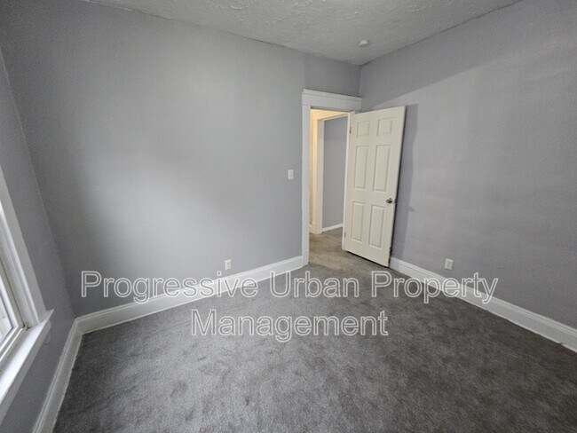 Building Photo - 10602 Earle Ave