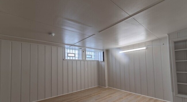 Building Photo - 3 Bedroom Home 21206