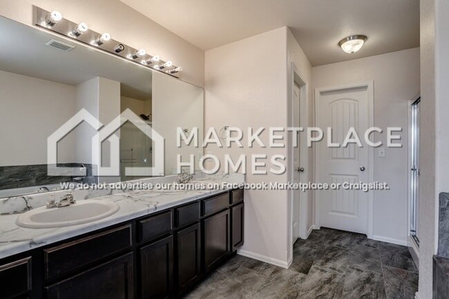 Building Photo - 9799 Desert Lily Cir