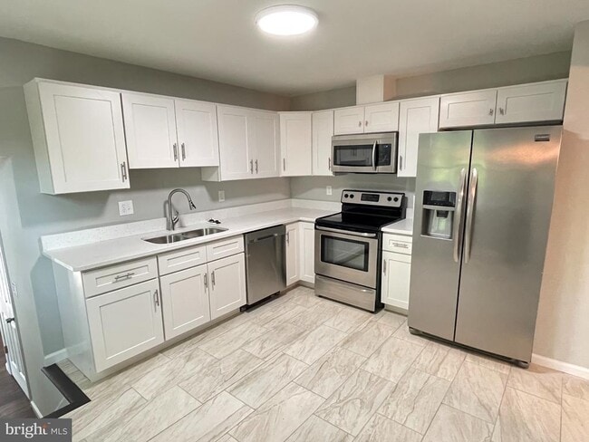Building Photo - 13301 Coldwater Dr