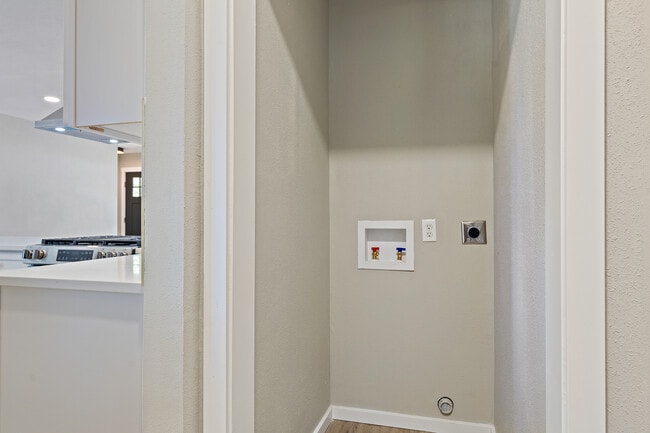 Building Photo - 8408 Dalton Dr SW