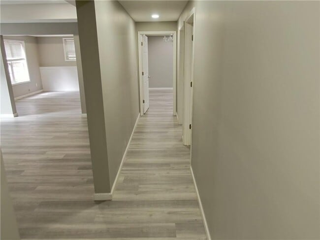 Building Photo - 4901 Planters Walk