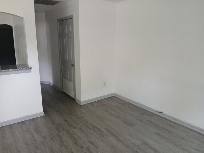 Building Photo - 1340 S 26th St