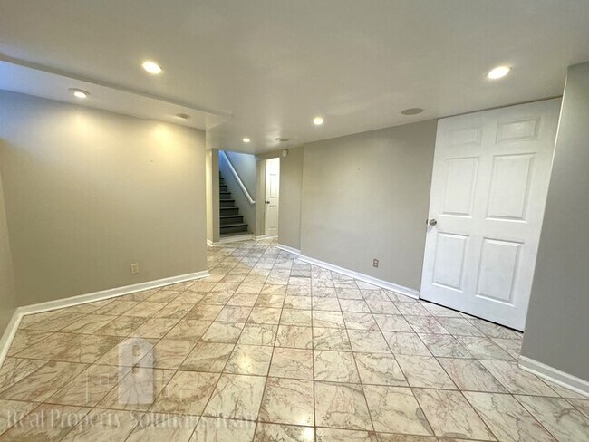 Building Photo - Beautiful home in Clintonville