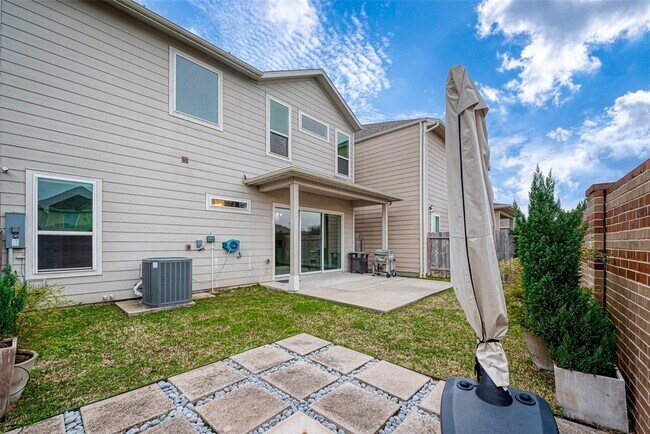 Building Photo - 10014 Granary Dr