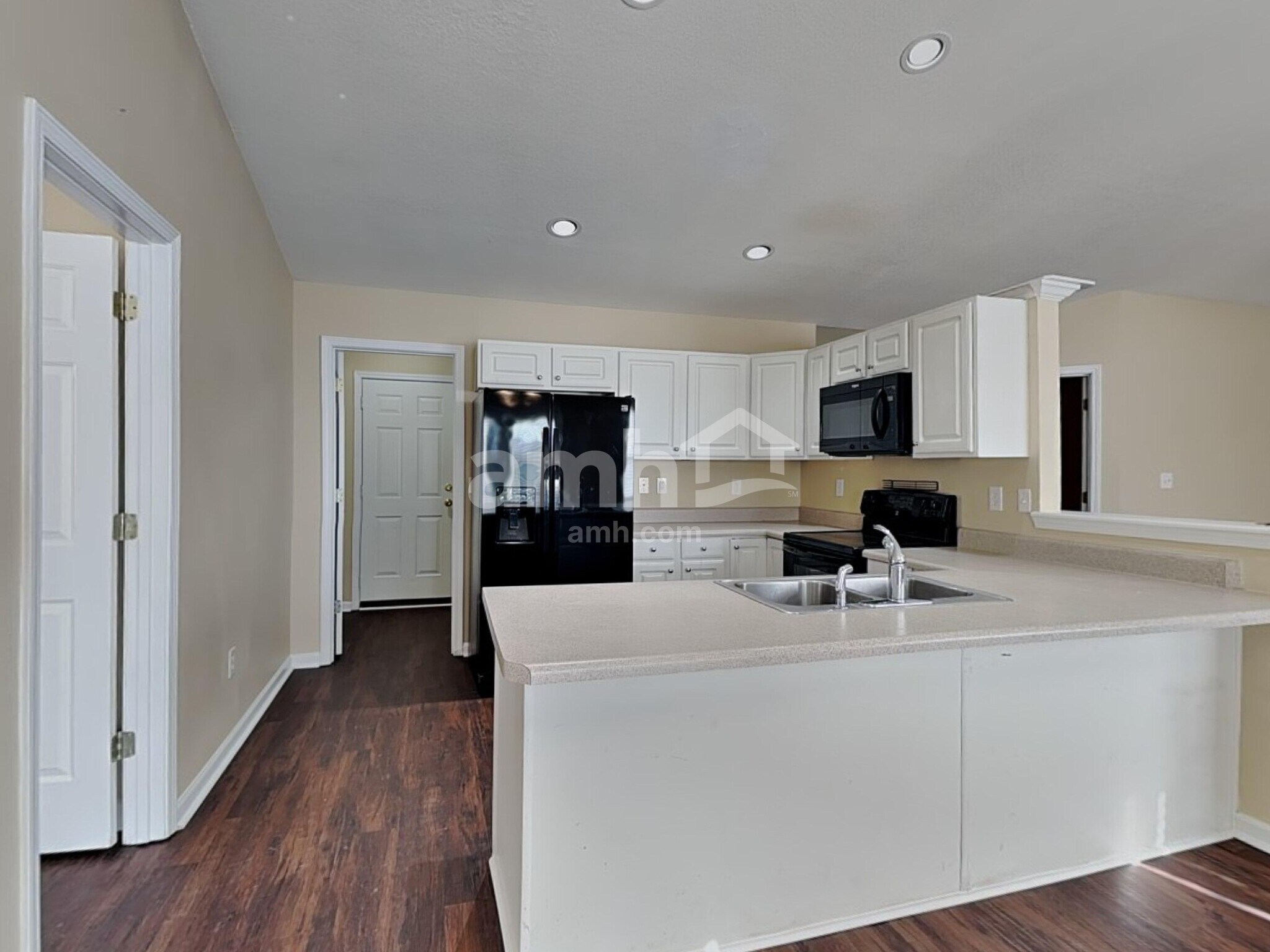 Building Photo - 17 Dillingham Ct