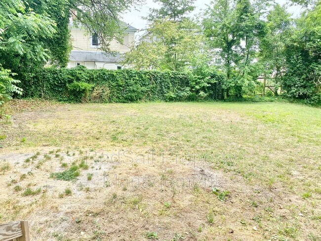 Building Photo - 1240 24th St