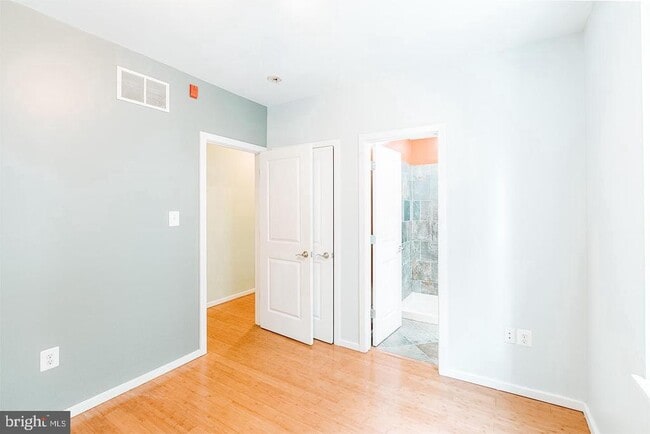 Building Photo - 5035 Walton Ave
