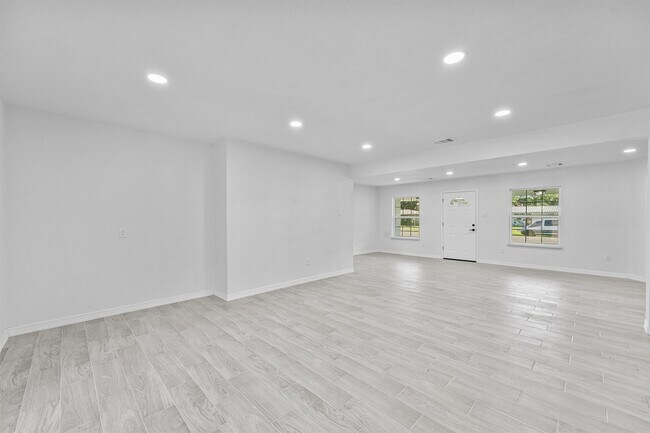 Building Photo - 22 13th Ave N