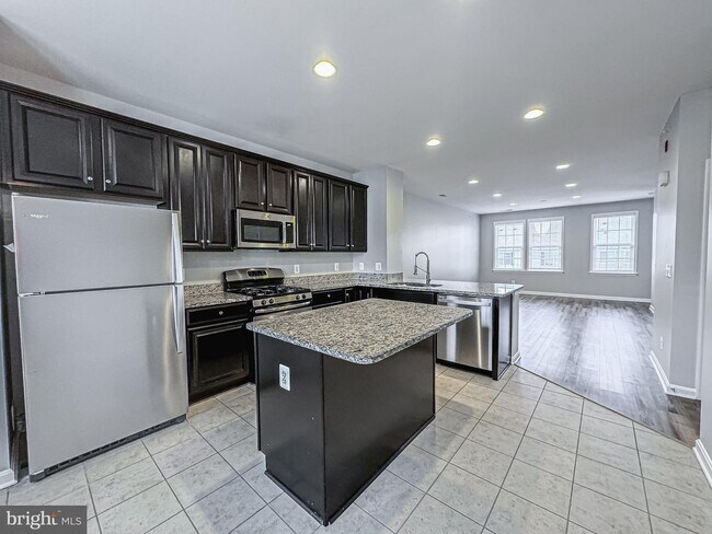 Building Photo - 42212 Water Iris Terrace