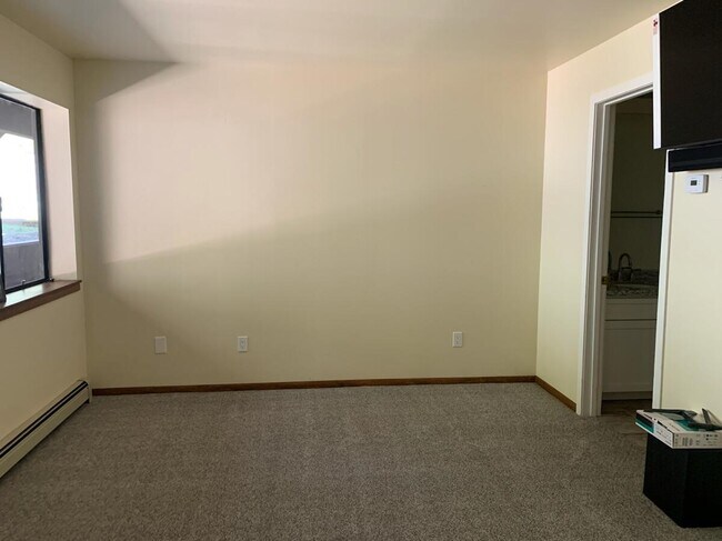 Building Photo - 335 Ski Way