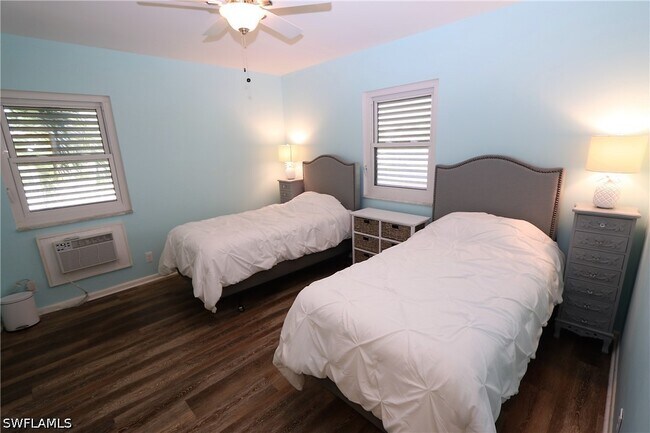 Building Photo - 130 N Collier Blvd