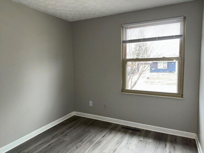 Building Photo - 1177 Hilton Dr