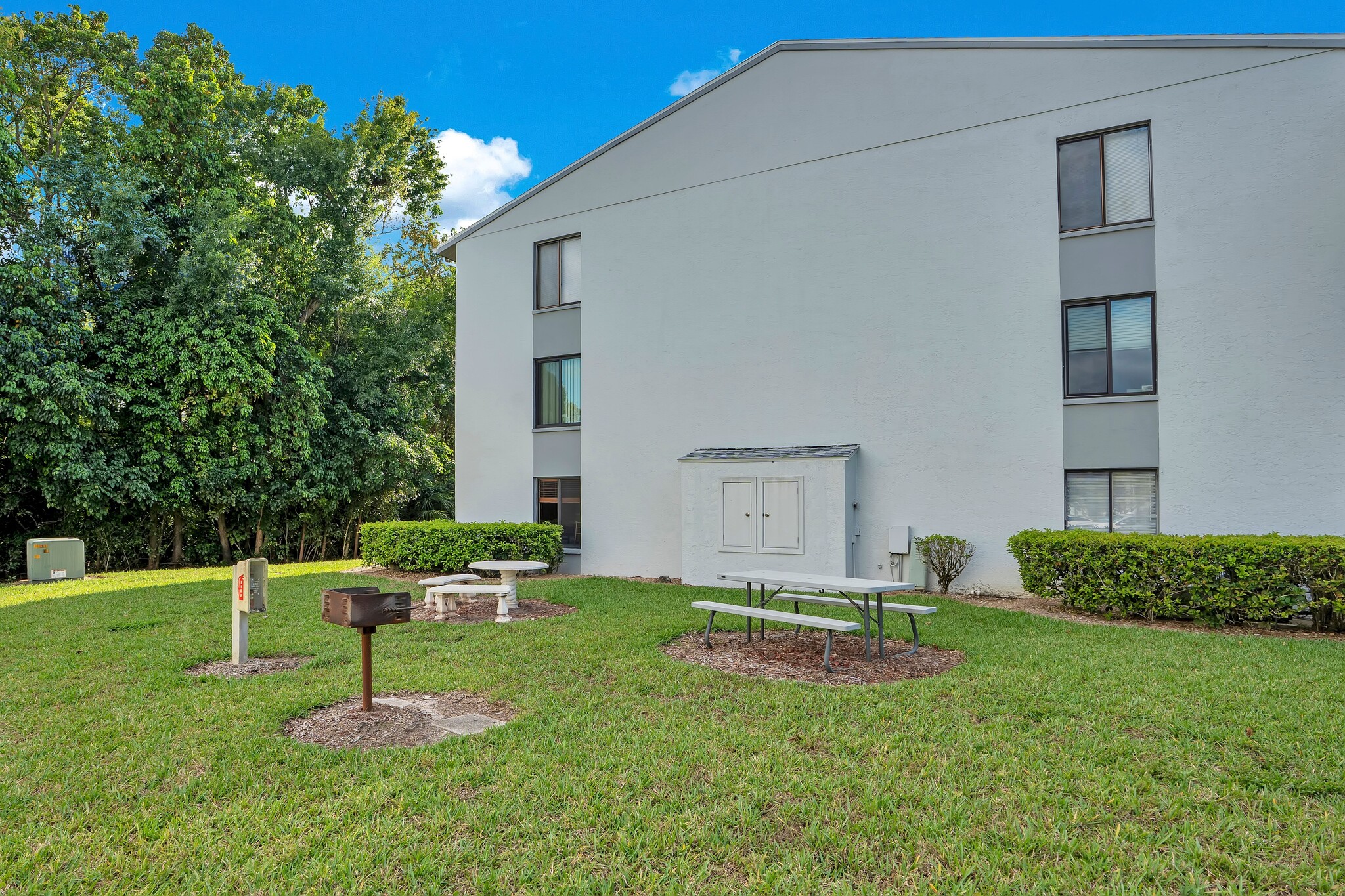 Building Photo - 9610 Green Cypress Ln